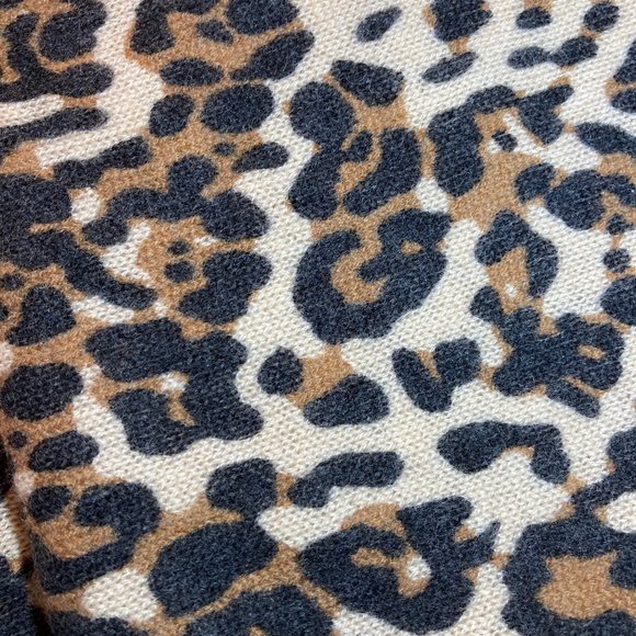 NWT Vince Camuto Cashmere Leopard-Print Scarf - Picture 2 of 5